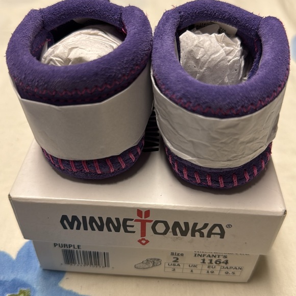 NIB Minnetonka ๐ Riley Bootie purple moccasin infant size 2 - Picture 7 of 14